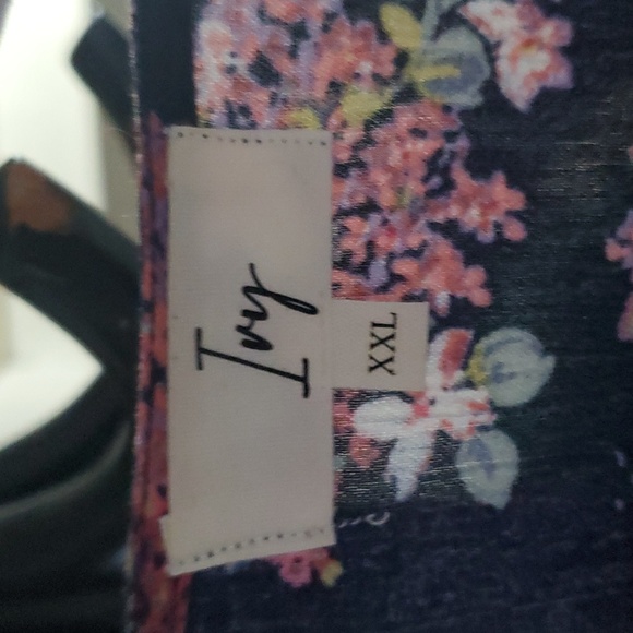 Ladies dress - Picture 2 of 2